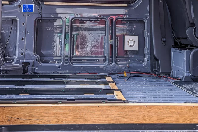Sprinterboden Schienensystem Einbau