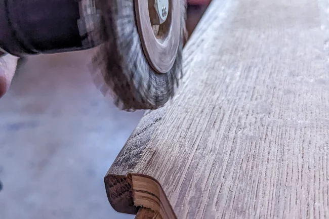 Schreinerarbeiten Schleifen Holzkante