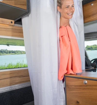 Flexdusche - Duschbox mit Vorhang im VanEssa Sprinter