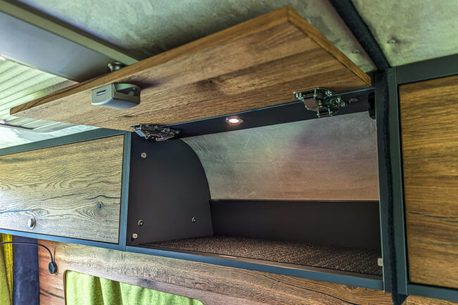 Camper-Oberschrank im VanEssa Sprinter