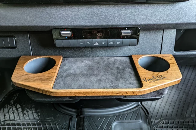 Cockpit-Ablage-Getraenkehalterung