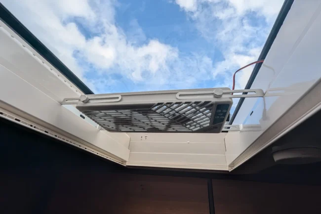 Einbau Dachfenster VanEssa Camper